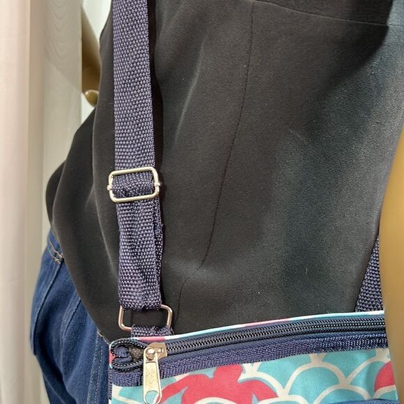 Simply Southern Triple Zip Crossbody Turtles - Picture 2 of 7